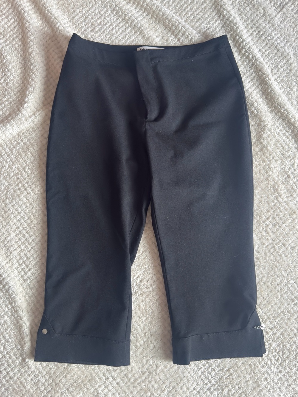 Zara Black Capri Pants Size Medium 9479/250 Chain Button Detail